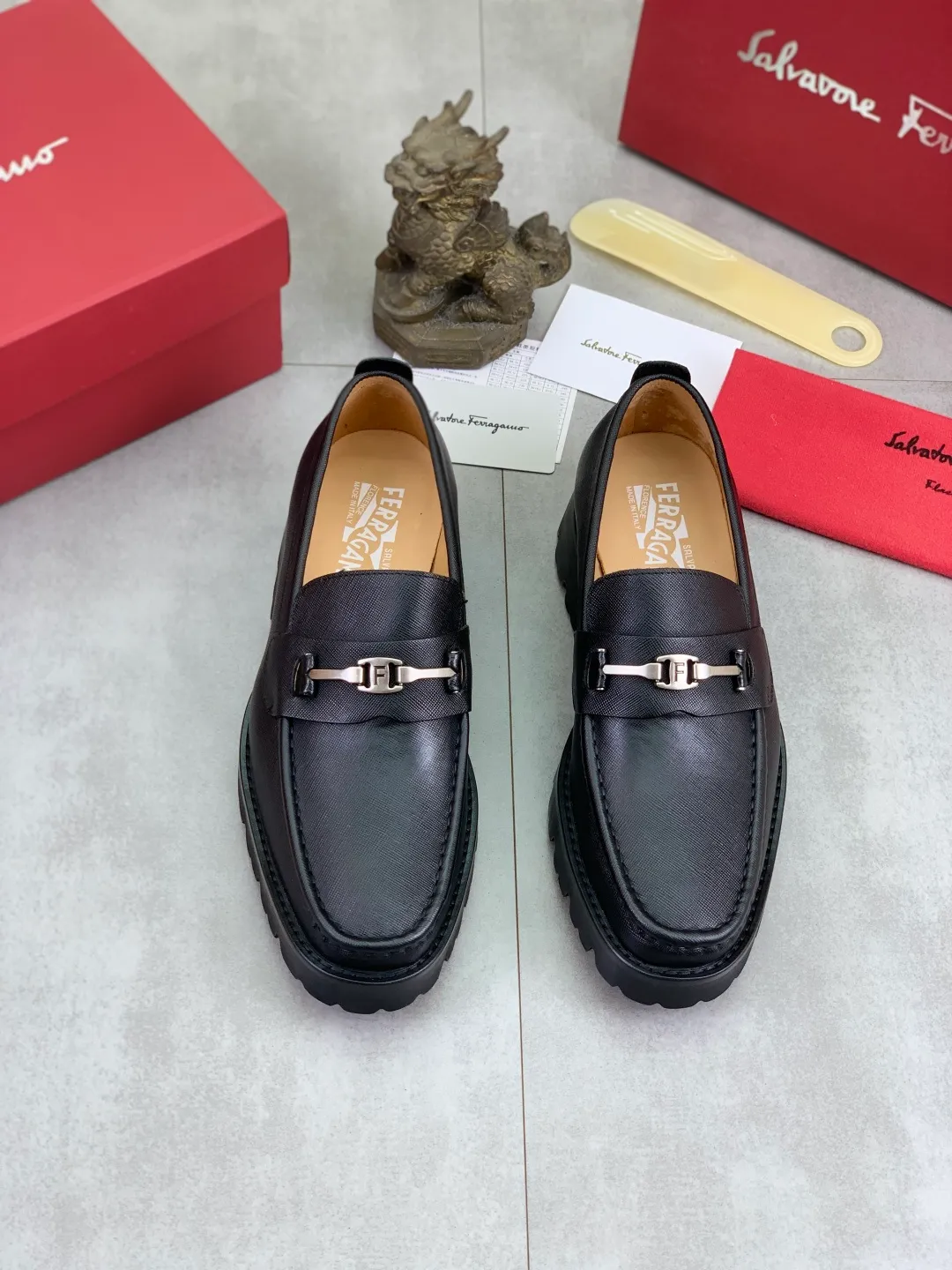 Men's Men's Shoes 💰P480💰[New Style] Water-dyed Niuli 🆘[Salvatore Ferragamo] Ferragamo's latest casual business leather shoes for men! Listed simultaneously! The fabric is made of specially imported original calfskin, and the interior is made of imported water-dyed cowhide. It is absolutely luxurious and leads the fashion trend. Matching code: 38-44 (45 and 46 can be customized) Multiple colors available